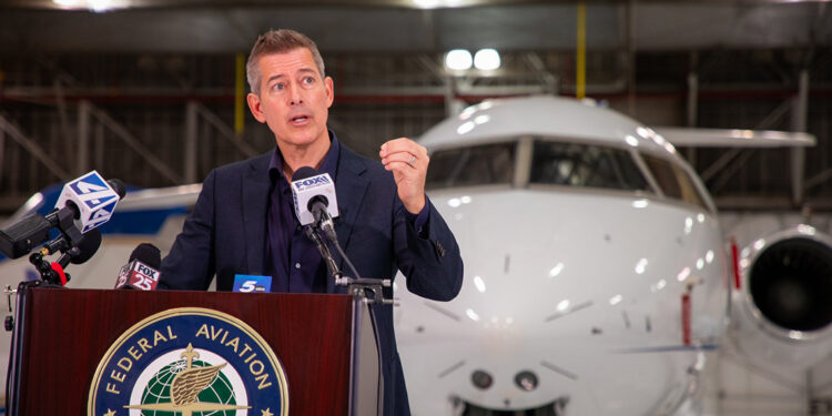 Trump, ulaştırma bakanını NASA'nın Geçici Direktörü olarak atadı