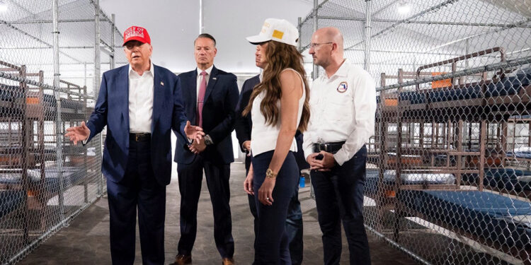 Trump, yeni hapishane 'Timsah Alcatraz'ı gezdi