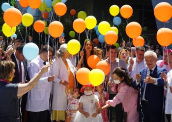 Türkiye'de şifa bulan 6 yaşındaki Zeine, balonlarla Kazakistan’a uğurlandı