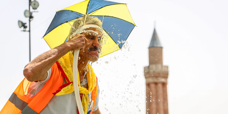 Türkiye'de tüm zamanların sıcaklık rekoru kırıldı