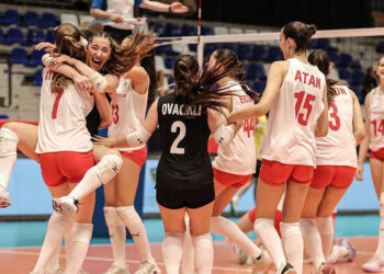 16 Yaş Altı Voleybol Kız Milli Takımı finale yükseldi