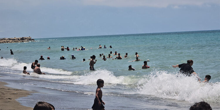 Rip akıntısına karşı uyarı; Panik yapmayın