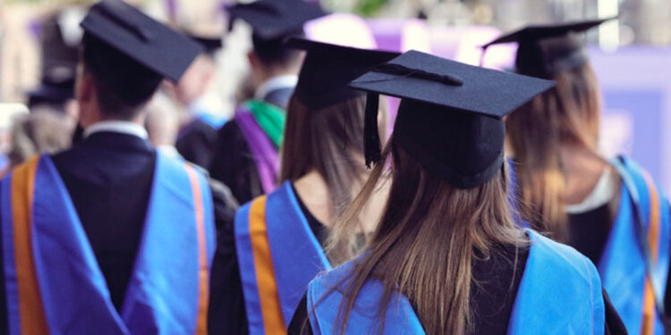 Üniversite mezunlarının yüzde 25'i işsiz