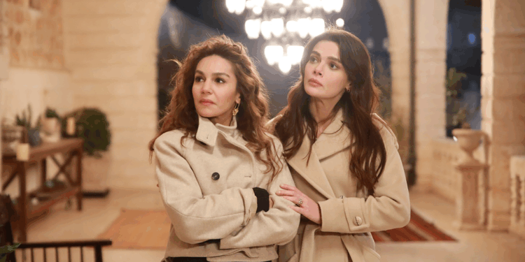 Uzak Şehir'in Nare'si Sahra Şaş tatilde