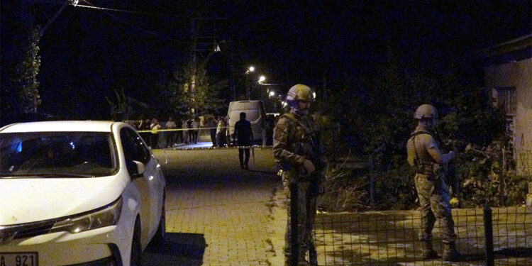 Akraba iki ailenin silahlı kavgasında 1 kişi hayatını kaybetti