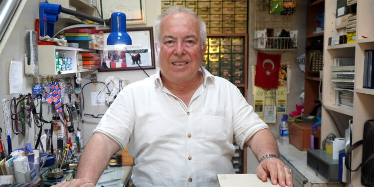 Yarım asırlık saat ustası: 200'den fazla çırak yetiştirdim, şimdi bulamıyorum