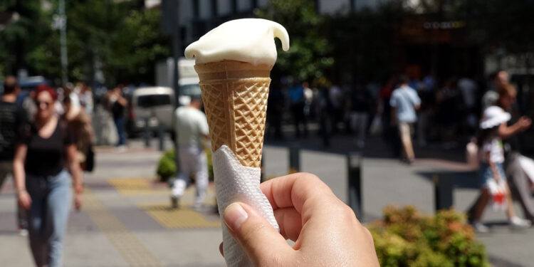 Yaz tatlısında gizli tehlike: Hazır dondurmada aşırı katkı riski