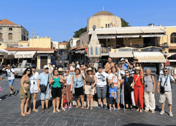 Yunan adalarını gezen görme engelliler, ilk kez yurt dışında tatil yaptı