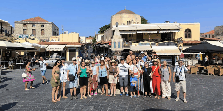 Yunan adalarını gezen görme engelliler, ilk kez yurt dışında tatil yaptı