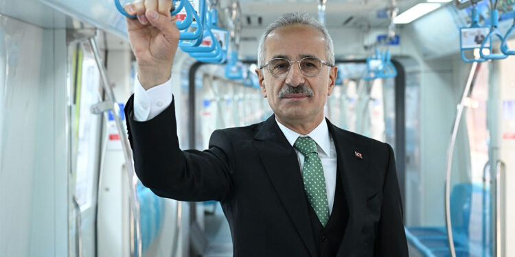 15 Temmuz'da Bakanlığa bağlı kent içi raylı sistem hatları ücretsiz olacak