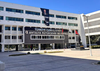 Antalya Büyükşehir Belediyesi'ne yönelik yeni operasyon; 3 gözaltı