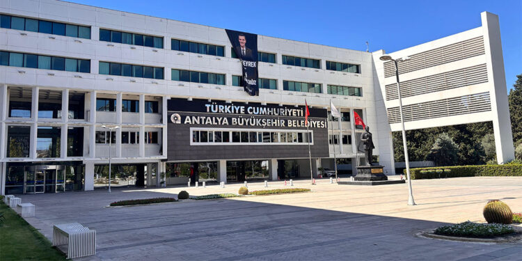 Antalya Büyükşehir Belediyesi'ne yönelik yeni operasyon; 3 gözaltı