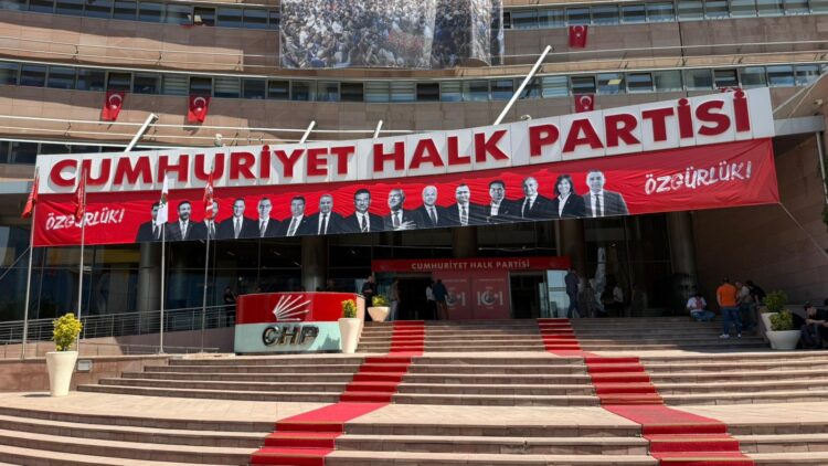 CHP kurultayı davasında mahkeme, AYM’ye başvurdu