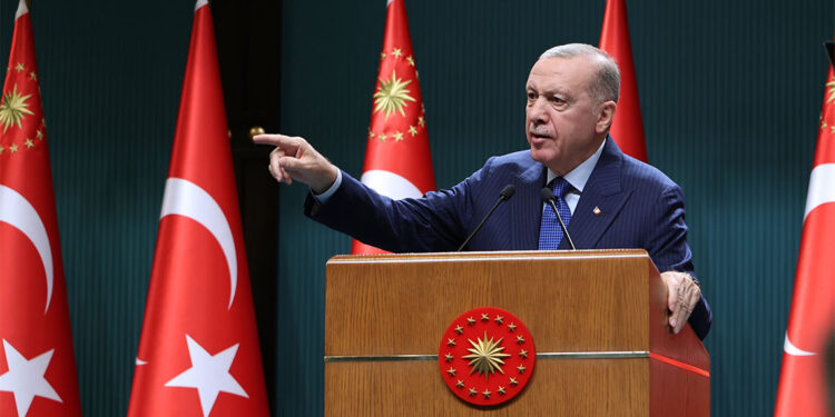 Cumhurbaşkanı Erdoğan Özgür Özel'e tazminat davası açtı