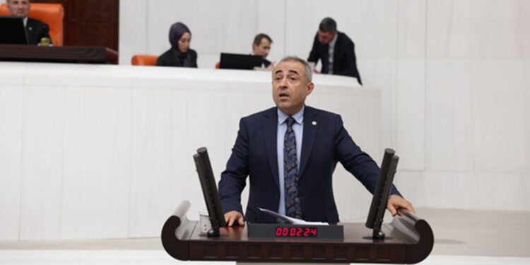 Kahramanmaraş'ta ruhsatsız yapılar mahalleleri kuşattı