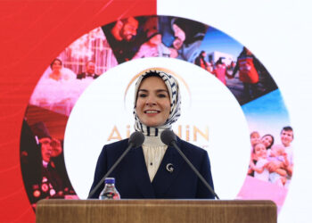 Toplam 5,3 milyar lira Evde Bakım Yardımı'nı hesaplara yatırdık