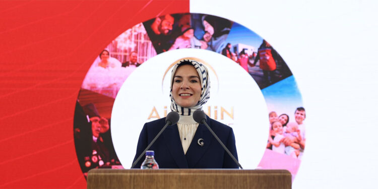 Toplam 5,3 milyar lira Evde Bakım Yardımı'nı hesaplara yatırdık