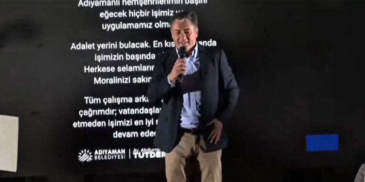 Murat Emir sahneden düştü