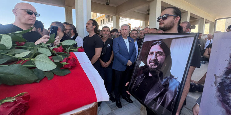 Gazeteci-yazar Nihat Genç son yolculuğuna uğurlandı