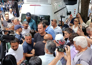 Ankara'ya yürüyen öğretmenler gözaltında