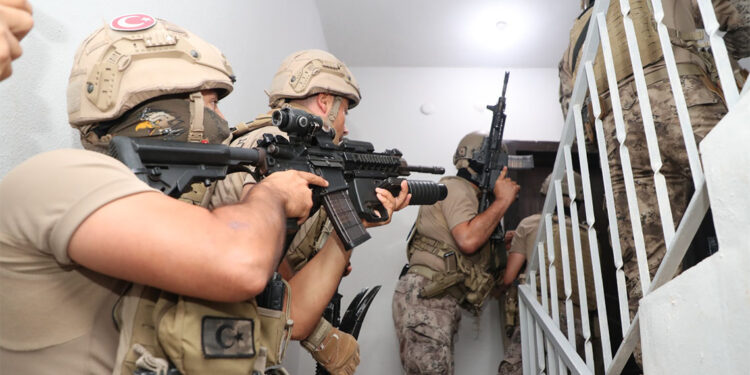 Mersin'de fuhuş operasyonunda 19 tutuklama