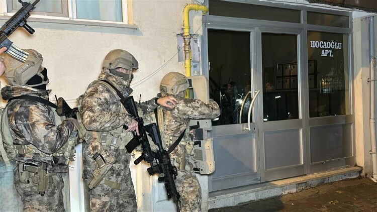 Suç örgütü üyelerine yönelik operasyonda 4'ü çocuk 14 şüpheli yakalandı