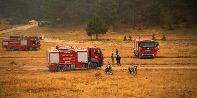 Bursa'daki yangın felaketinden acı haber geldi; 1 itfaiye eri şehit oldu