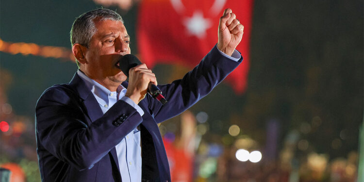 Burası milletin meydanıdır, bu meydanda itilen kakılan yoktur