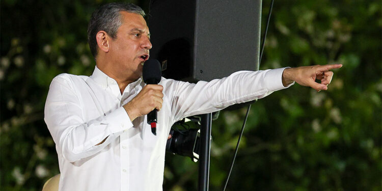 Özgür Özel'den Yusuf Tekin'e sert sözler; "Bütün Türkiye’nin önünde o Yüce Divan kurulacak, Yusuf Tekin Yüce Divan'da yargılanacaksın, hesabını Yüce Divan’da vereceksiniz, söz veriyorum".