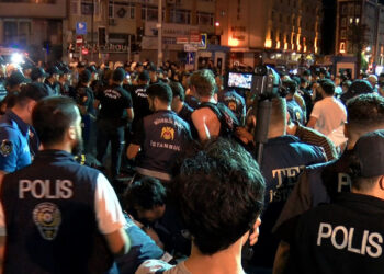 Saraçhane'de düzenlenen mitingde 42 kişi gözaltına alındı