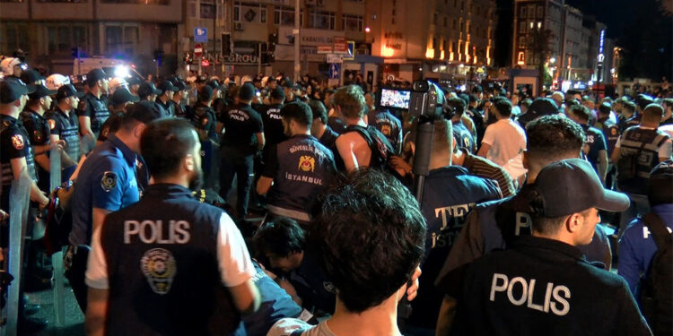 Saraçhane'de düzenlenen mitingde 42 kişi gözaltına alındı