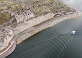 Hasankeyf'te düzenlenen tekne turlarıyla tarihsel yolculuk