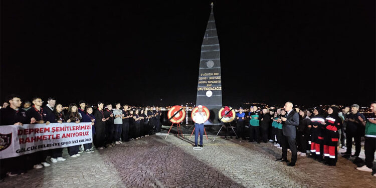 17 Ağustos depreminde hayatını kaybedenler, Gölcük’te anıldı