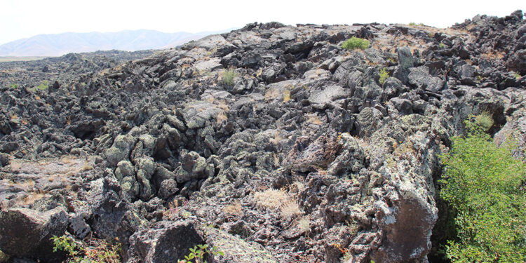 Tendürek Dağı'ndan akan lavların yuttuğu köyler araştırılıyor
