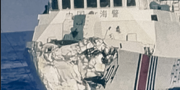 2 Çin gemisi, Güney Çin Denizi'nde çarpıştı