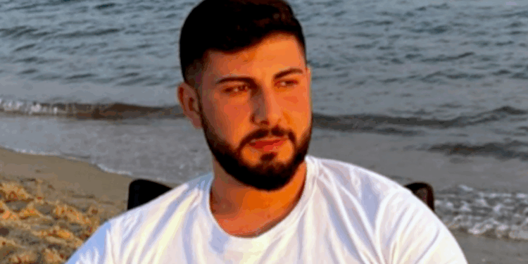 2 aylık kocasını bıçaklayarak öldürdü