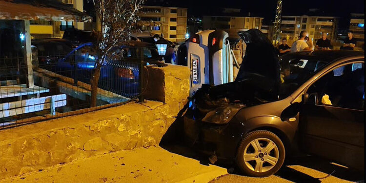 Karabük'te 3 otomobilin karıştığı kazada 3 kişi yaralandı