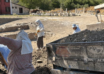 3 bin 500 yıllık Stratonikeia Antik Kenti'ne kadın eli