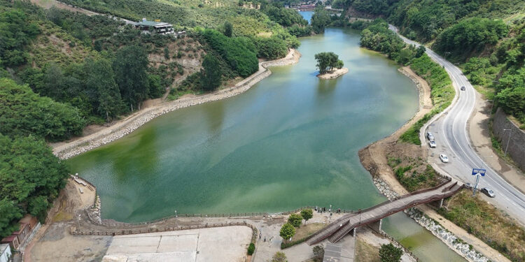 Sera Gölü'nden 30 kamyon çöp çıkarıldı