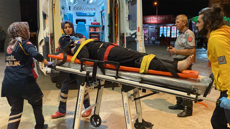 Pencereden zemine düşen Eylül ağır yaralandı