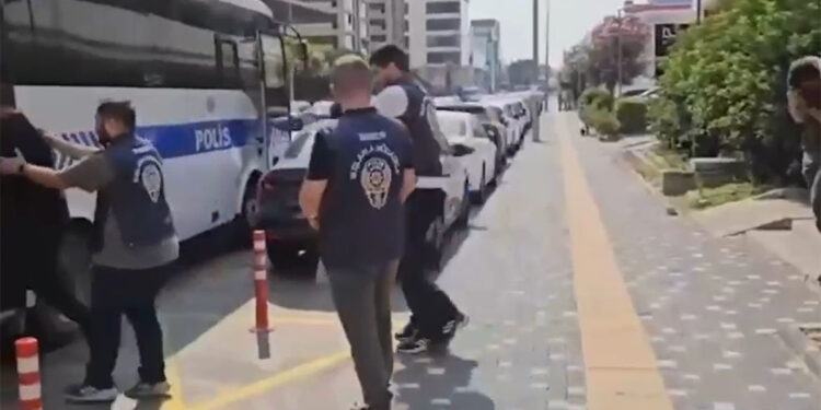 44 ilde düzenlenen operasyonlarda 99 kişi tutuklandı