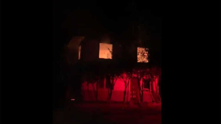 500 TL'lik şofben parası tartışmasında kiracılarını öldüren çiftin evi yandı