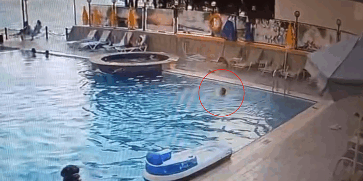 9 yaşındaki Ali, kaldıkları otelin havuzunda boğuldu