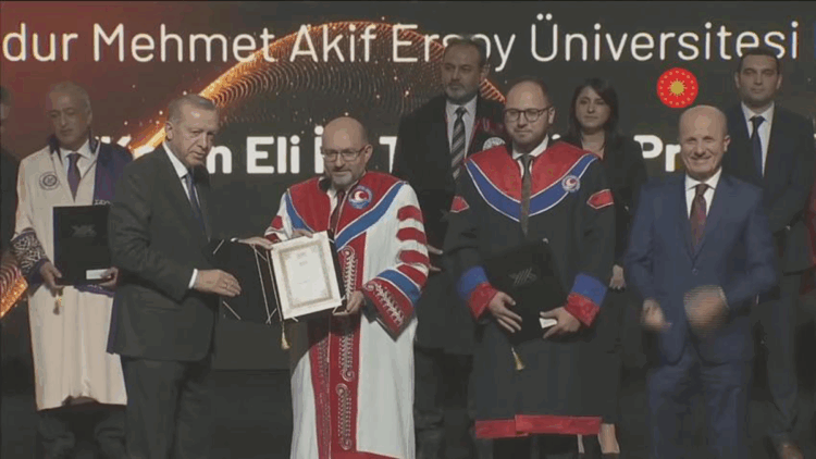 AK Parti'li Korkmaz, rektörlüğünü yaptığı üniversitenin öğrencisi oldu