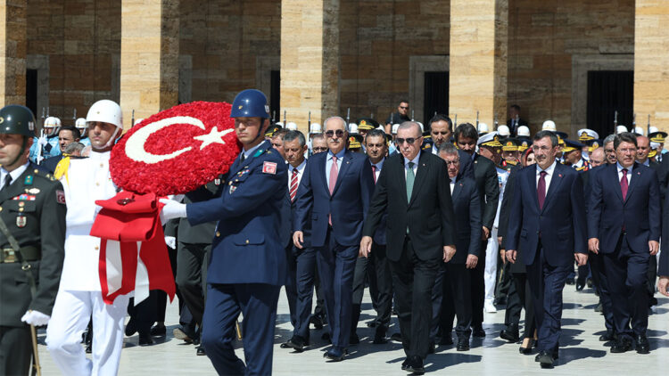 Büyük zaferin 103. yılı; Devlet erkanı Anıtkabir'i ziyaret etti
