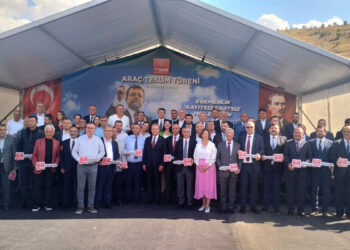 53 belediyeye yeni hizmet aracı teslim edildi