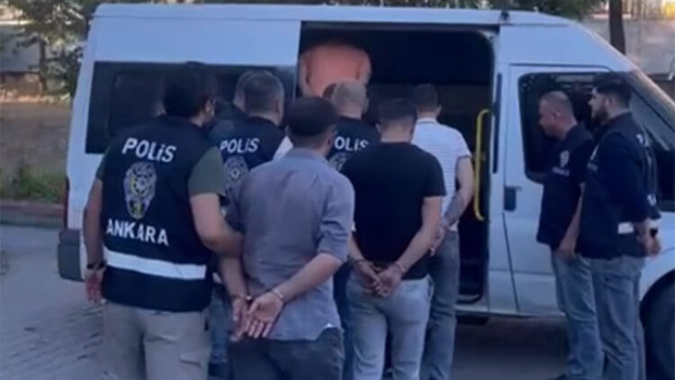 Ankara'da sokak ortasında bir kişiyi sopayla darbeden 7 şüpheli yakalandı
