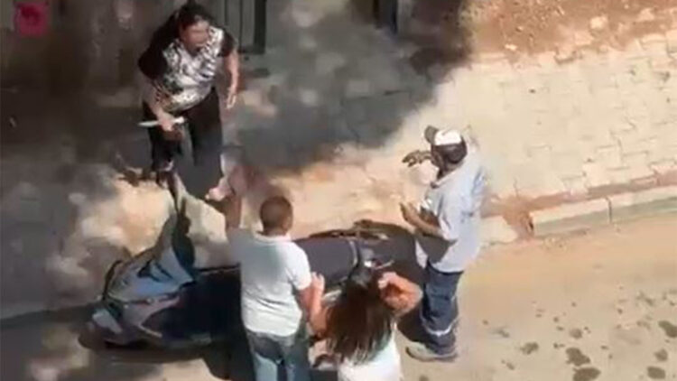 11 yaşlarındaki kızını ekmek bıçağıyla mahallede kovaladı
