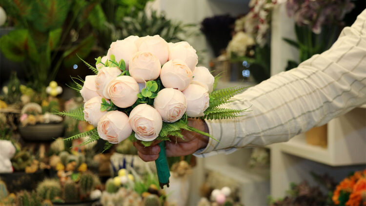 Gelin buketlerinde şakayık çiçeği tercih ediliyor