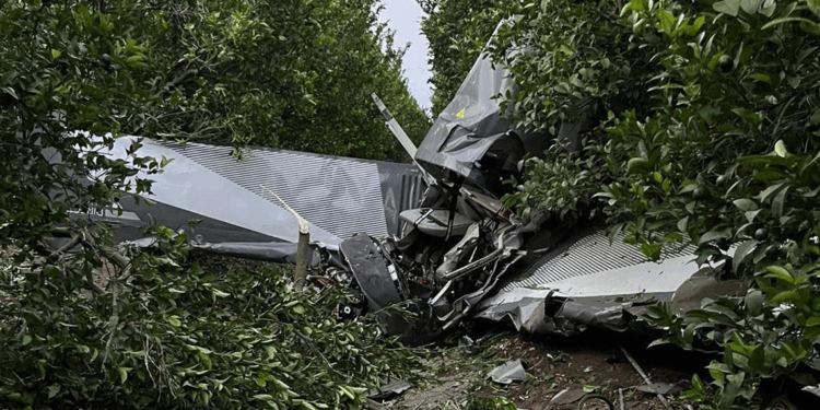 Adana'da ultralight tipi eğitim uçağı kaza- kırıma uğradı; 2 yaralı